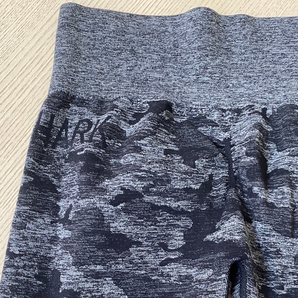 Gymshark workout leggings fits medium black camo